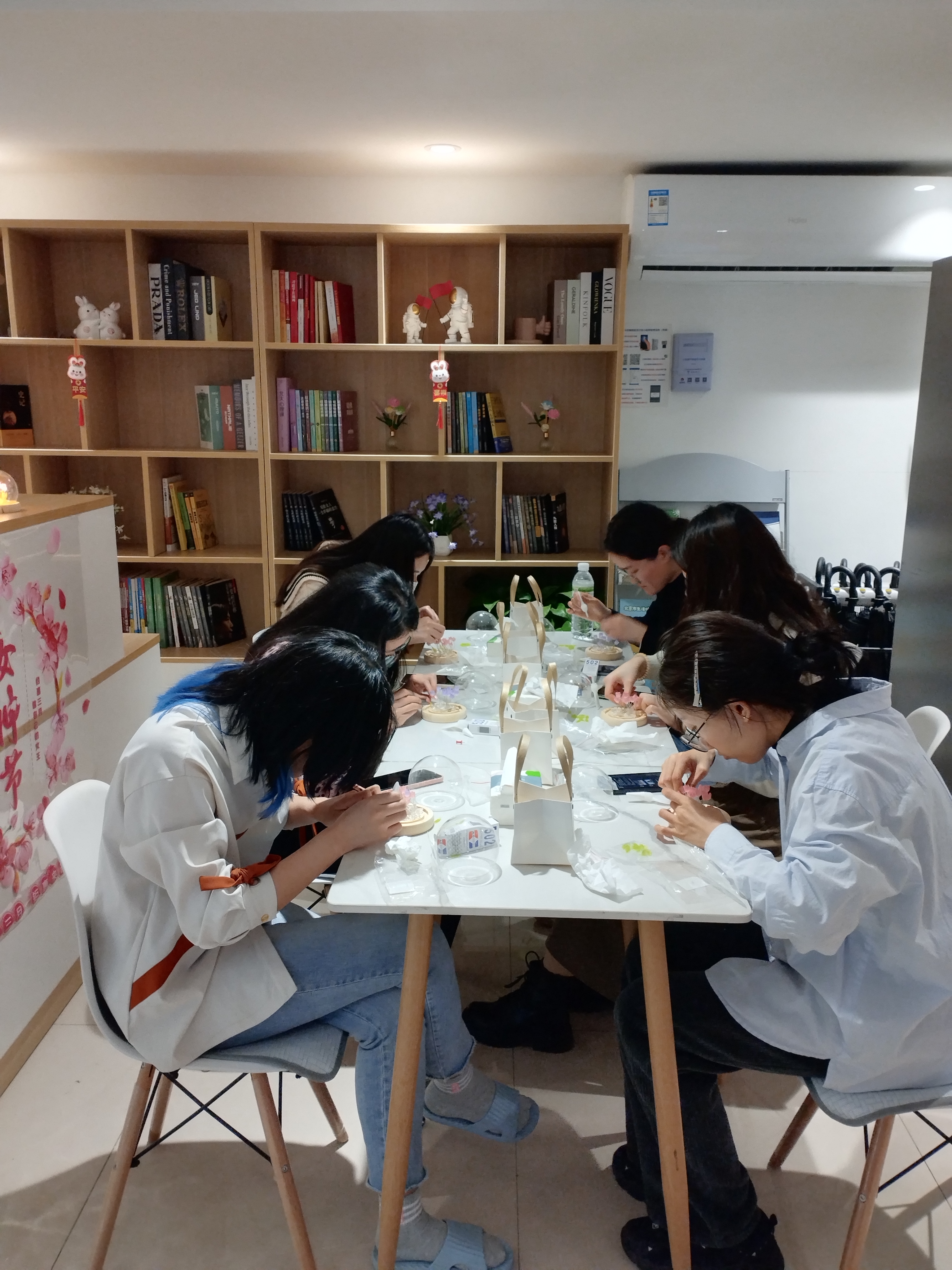 点赞“她”力量!——海棠苑学生公寓举办三八女神节活动_北京博大新元房地产开发有限公司